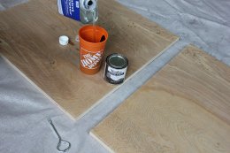 Mixing paint slimmer into stain for a DIY wall surface art task