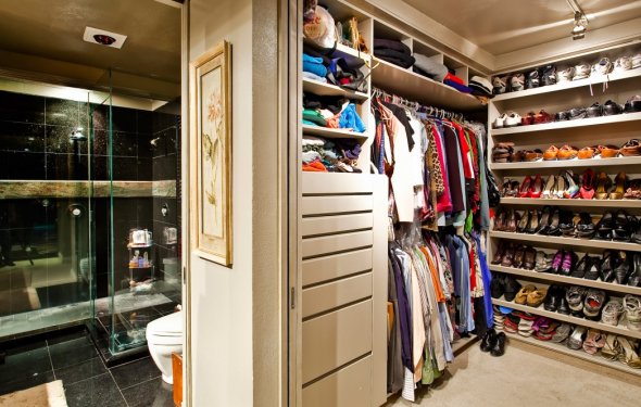 Awesome Small Walk In Closet