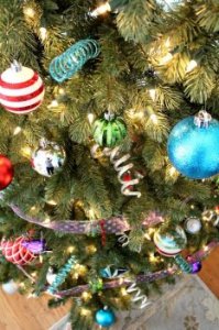 xmas Tree designing Ideas: Tree with Non-Traditional xmas Colors