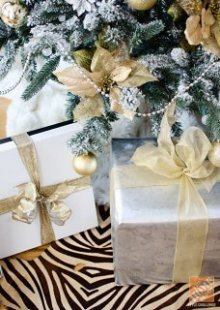 Decorating for Christmas: A Tree Decorated in a gold-and-silver Palette