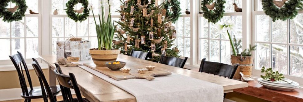 Images of Christmas decorated homes