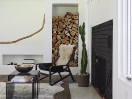 This searching cabin turned country home in Phoenicia, ny, is unexpectedly minimalist, with a monochromatic shade system and clean outlines. Discovered materials from nearby, such as the artful bit of treated driftwood or perhaps the salvaged ipe floors, add comfortable texture.