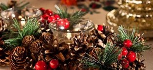 Traditional home Christmas Decorating