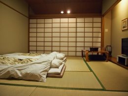 traditional japanese bedroom futon sleep tatami floor address